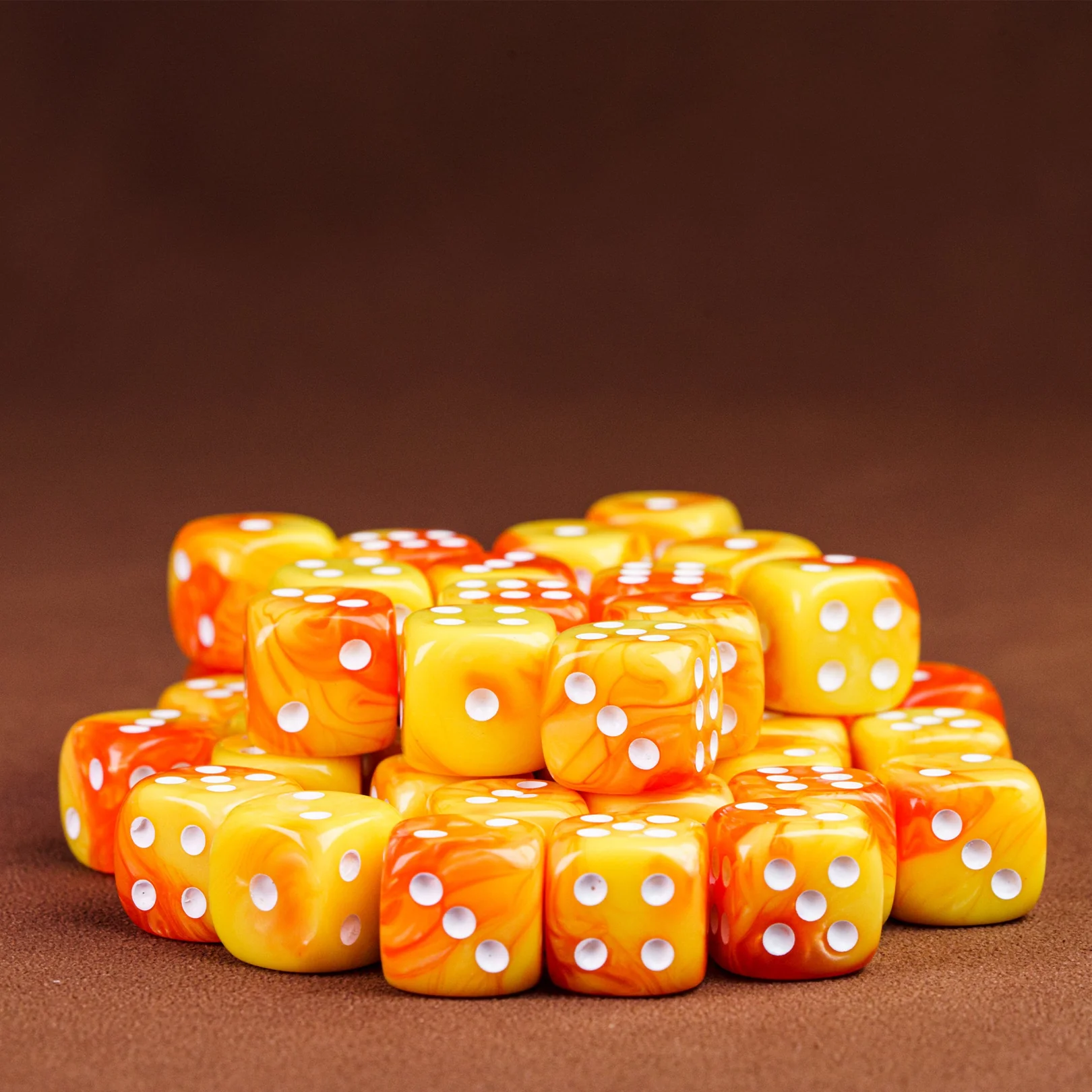 Mini D6, orange & yellow