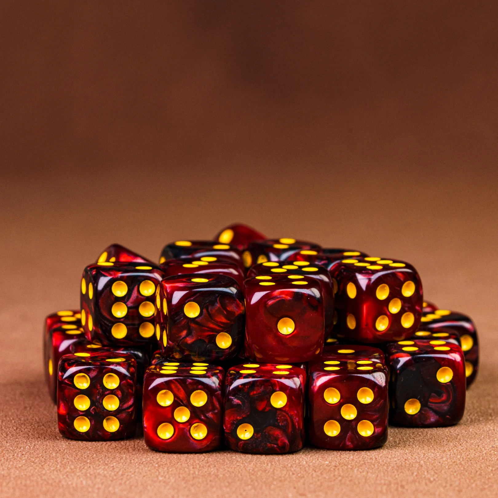 Mini D6, red & black